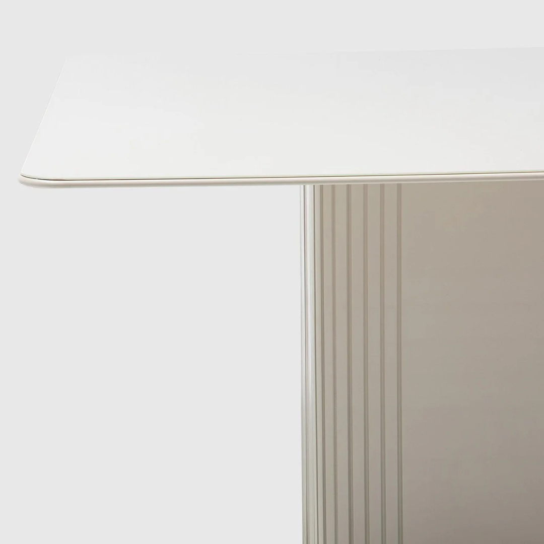 Mesa de Comedor Linn | 1.35 cm Cuadrada.